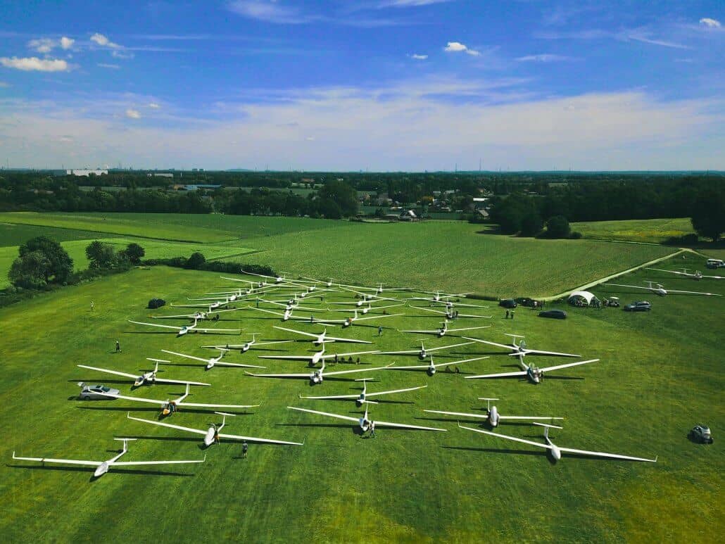 Segelflugzeuge auf dem Flugplatz